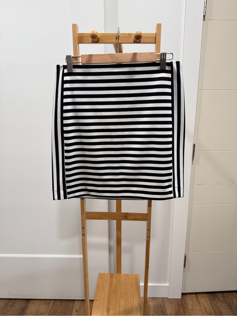 Michael Kors Striped Mini Skirt in Black & White Size 10 Like New